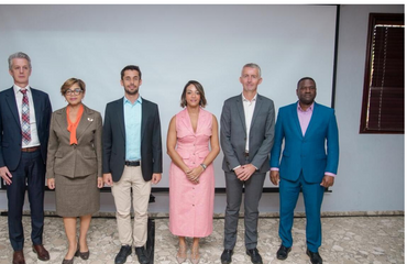 RD y Francia promueven sistema eléctrico sostenible