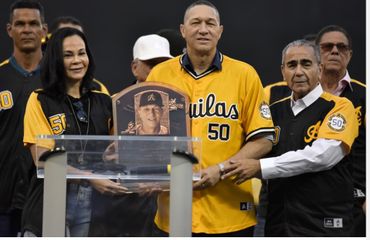 Águilas retiran número 50 de Julián Tavárez