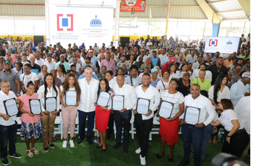 Abinader entregará títulos y obras este domingo