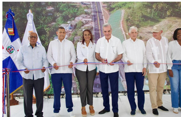 Luis Abinader inaugura ampliación vial en Samaná