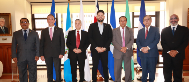CMCA elige al gobernador Héctor Valdez Albizu presidente de ese organismo regional