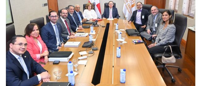 Valdez Albizu recibe misión del BID para apoyar a las MIPYMES