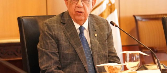 Valdez Albizu analiza con banqueros situación económica ante incertidumbre mundial
