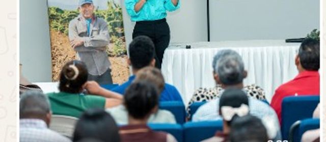 Fundación Reservas del País ofrece conferencia a microempresarios de Pedernales