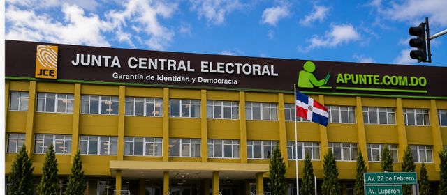 JCE habilita 90 municipios para entregar cédulas a dominicanos nacidos entre enero y abril