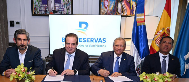 Banreservas y CaixaBank de España renuevan acuerdo para envío de remesas