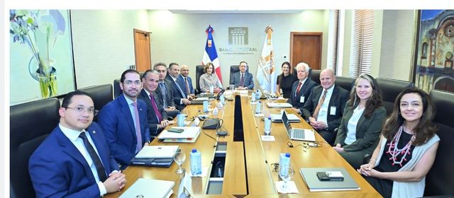 Valdez Albizu y EE. UU. impulsan inclusión financiera y crédito productivo