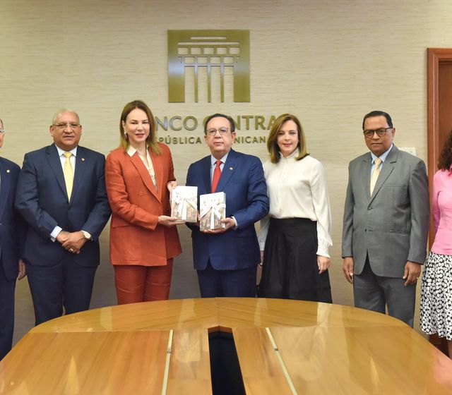 Banco Central dona libros de su colección bibliográfica a 75 bibliotecas públicas