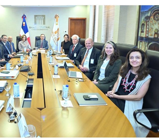 Valdez Albizu recibe delegación Oficina de Asistencia Técnica Departamento del Tesoro de EE. UU