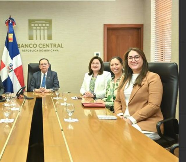 Valdez Albizu destaca fortaleza económica del país en encuentro clave con ejecutivos Citi Bank