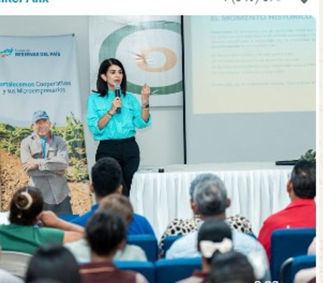 Fundación Reservas del País ofrece conferencia a microempresarios de Pedernales