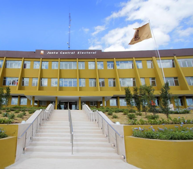 JCE atendió a más de 11 mil personas en 12 horas