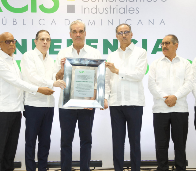 Abinader: "Hemos creado polos de desarrollo en todas las regiones"