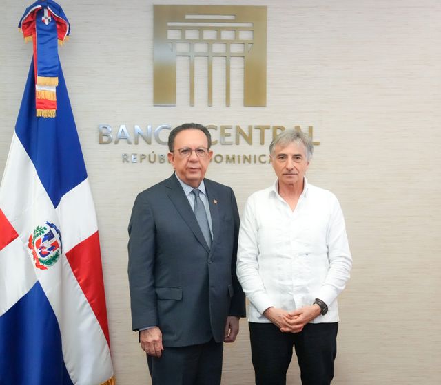 Gobernador Valdez Albizu recibió al embajador de la Unión Europea, Raúl Fuentes Milani
