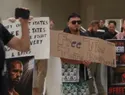 Partidarios latinos de los hermanos Tate se concentran en Miami en medio de su extradición a Reino Unido
