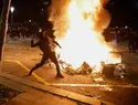 Protesta juvenil en Barcelona termina en saqueos, incendios y choques con los Mossos