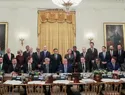 Trump anuncia compromiso de ejecutivos de IA para autorregular sus modelos