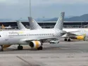 Avión de Vueling aterriza de emergencia en Barcelona tras incendiarse un motor por impacto de aves