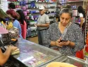 NOS ESTAMOS HACIENDO POBRES COMPRANDO