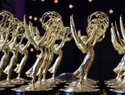 Las estrellas deslumbran en la alfombra azul de los Emmy 2026