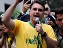 Flávio Bolsonaro reta a Lula a debatir en TV Globo a una semana de las elecciones en Brasil