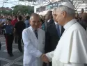 Papa León XIV recibe el alta tras cirugía de pulmón y rezará el Ángelus desde el Vaticano