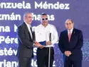 Mescyt entrega 1,500 becas internacionales y lanza programa "Excelencia Sin Barreras"