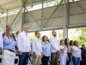 Abinader inaugura techado escolar y lanza programa de estufas en Rancho Arriba