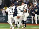 Rays evitan la barrida y ganan en extra innings su primer juego de la Serie Mundial ante Cerveceros