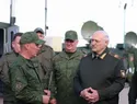 Bielorrusia realiza maniobras militares cerca de la frontera con la UE y libera a 25 presos políticos en un acuerdo con EE.UU.
