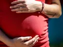 Estudio sugiere que embarazos muy seguidos podrían acelerar el envejecimiento biológico de la mujer
