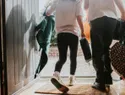 Estudio advierte que el horario de verano permanente obligaría a millones de niños a ir a la escuela antes del amanecer