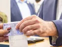 Abinader deroga restricción de edad para licencias de conducir y unifica vigencia en cuatro años