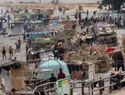 Más de 80 chozas albergan a migrantes en una playa de Ceuta