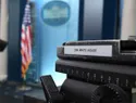 CNN, MS NOW y Politico piden a un juez ampliar orden que restablece su acceso a la Casa Blanca
