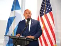Alcalde dominicano de Lawrence seguirá en el cargo pese a acusación federal por fraude