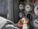 Usuarios logran rebajas de facturas eléctricas ante Protecom mientras otros pagan el alza completo