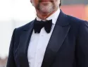 Javier Bardem celebra el respeto internacional al cine español durante la presentación de 'Búnker' en Venecia