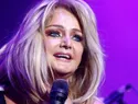 Miles despiden a Bonnie Tyler en Gales al ritmo de "Total Eclipse of the Heart"