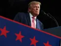 Trump advierte sobre un futuro sombrío si los demócratas ganan el Congreso en su mitin de Kansas