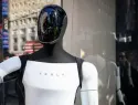 Tesla impulsa producción del robot Optimus con cientos de unidades semanales