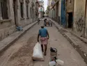 El costo humano del colapso en Cuba: apagones, escasez y enfermedades agobian a la población