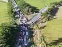 Comunitarios bloquean Autovía del Nordeste en Nagua por desaparición de joven hace 11 días
