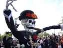 El desfile de Día de Muertos en Ciudad de México nació inspirado en una escena de James Bond