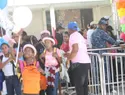 Plásticos por educación: niños reciben útiles escolares en jornada encabezada por Carolina Mejía