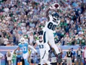 Eagles vencen a Titans 24-20 en un partido con 69 °C en el campo; entrenador necesitó suero intravenoso
