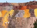 Carrera entre EE.UU. y China por minerales impulsa a países pobres ricos en recursos