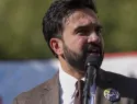 NY demanda el plan de Trump para negar "green cards" a inmigrantes que reciban ayudas públicas