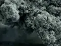 Indonesia: volcán Anak Krakatau expulsa cenizas a 15 kilómetros y provoca suspensiones de vuelos