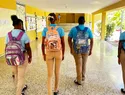 Barahona inicia año escolar 2026-2027 con mochilas transparentes por seguridad